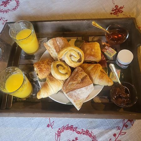 Le Nid Des Cerfs Bed and Breakfast Essert-Romand Exteriör bild