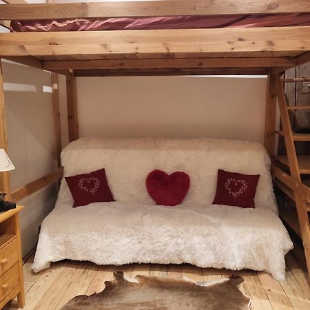 Le Nid Des Cerfs Bed and Breakfast Essert-Romand Exteriör bild