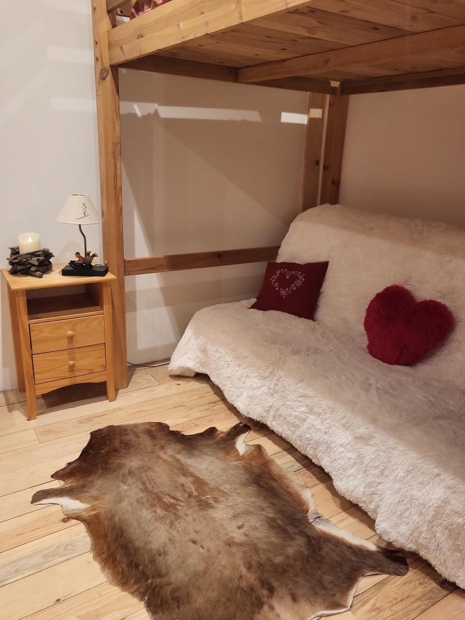 Le Nid Des Cerfs Bed and Breakfast Essert-Romand Exteriör bild